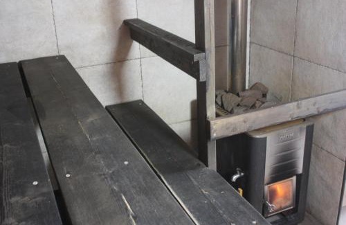 Mikkeli Ski Chalet | Koivurannan lomamökit Kotkanpesä