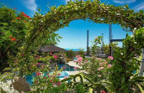 Venetian Road Settlement House | Kokomo Ultra-lux King - King Cottage