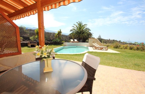 Chio Apartment | Komfortable Ferienwohnung in Einem Tropischen Garten