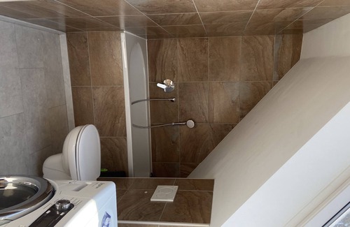 Wallersdorf Apartment | Komplett Ausgestattete 4 Zi Wohnung