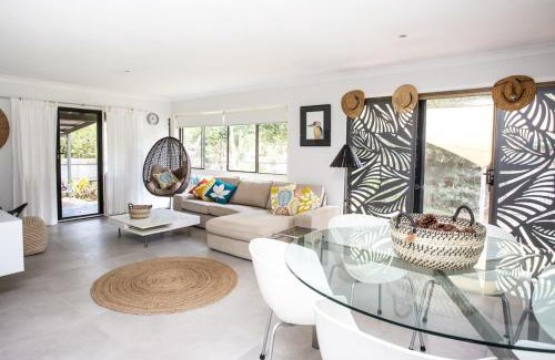 South Golden Beach House | Kookaburras at South Golden - 9min walk to idyllic beach