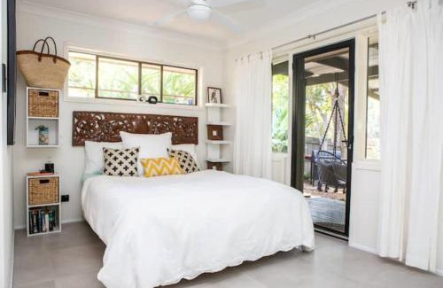 South Golden Beach House | Kookaburras at South Golden - 9min walk to idyllic beach