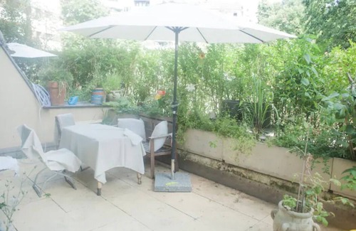 Friedrichshain-Kreuzberg Apartment | Kotti D' Azur, apartment with terrace, garden & 2 cats in the center of Berlin