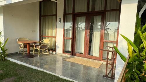 Kovalam House | Kovalam Gymkhana Thayil kadaloram