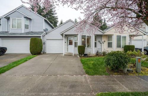 Vancouver House | Kozy Condo-Near PDX-EZFwyAccess-Fast Wi-Fi