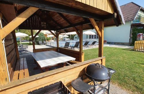 Vonyarcvashegy Apartment | Krisztián Apartmanház