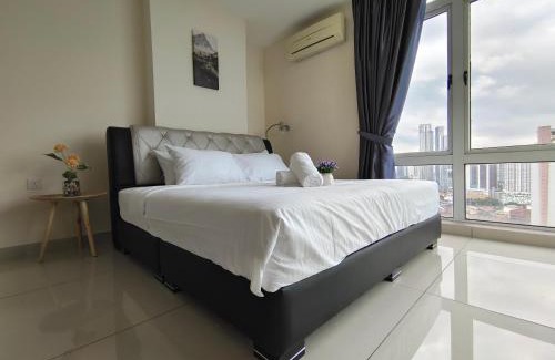 Taman Century Apartment | KSL City Mall 3BR@7-8pax Private Lift & City view+WIFI