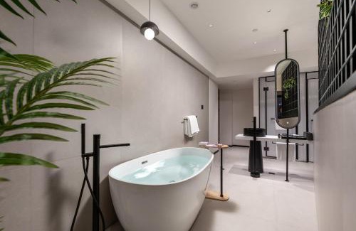 Tianhebei Hotel | KSpace KaiShi hotel Free shuttle buses are provided during the Canton Fair