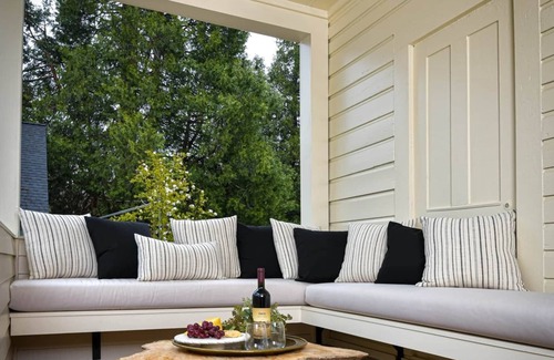 Jacksonville House | Kubli Haus - Suite #3 ~ Luxury, Style & Location, 1 block to Britt