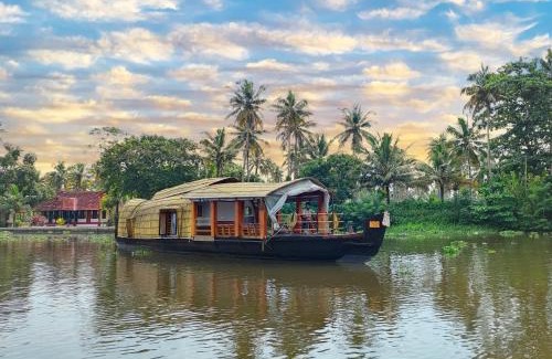 Andhakaranazhy Boat Rental | Kumarakom
