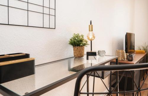 Stadtbezirke VII Apartment | Kurzzeitglück 24h Self Check-In E01