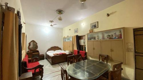 Sigra House | Kusum Palace