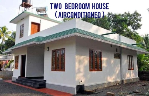 Aymanam House | Kuttickattil Gardens with Kitchen