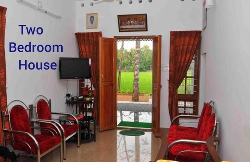 Aymanam House | Kuttickattil Gardens with Kitchen