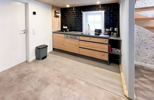 Luegde House | Lüttjet Huus Summary: