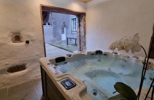 Faucogney-et-la-Mer House | L'Échappée : Gîte Authentique avec Spa à Faucogney-et-la-Mer - FR-1-583-495