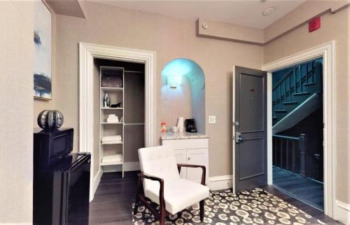 Bay Village Apartment | L 3-33 Stylish Private Studio in Boston!