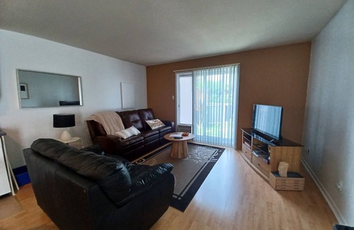 Terrebonne Apartment | L'accueillant, whole apartment, a combination of town and country