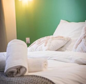 Saint-Quentin Apartment | L'Albatros 002 - Hypercentre * Cosy * Wifi