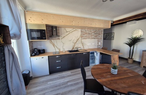 Laragne-Monteglin Apartment | L'Appart - 1 bedroom - Shower/Hammam - Pellet stove. Ideally located