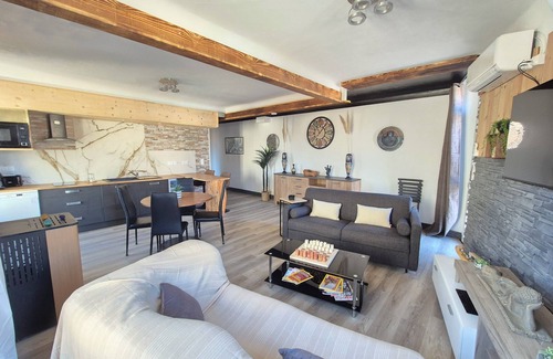 Laragne-Monteglin Apartment | L'Appart - 1 bedroom - Shower/Hammam - Pellet stove. Ideally located