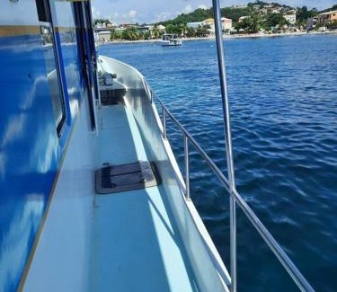 Tartane Boat Rental | L'aquahome hébergement sur l'eau