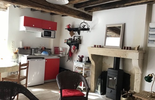 Pousseaux Cottage | L'Atelier de Pierre 1-Bed Cottage in Pousseaux