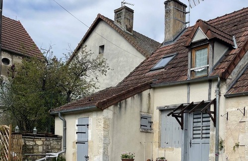 Pousseaux Cottage | L'Atelier de Pierre 1-Bed Cottage in Pousseaux