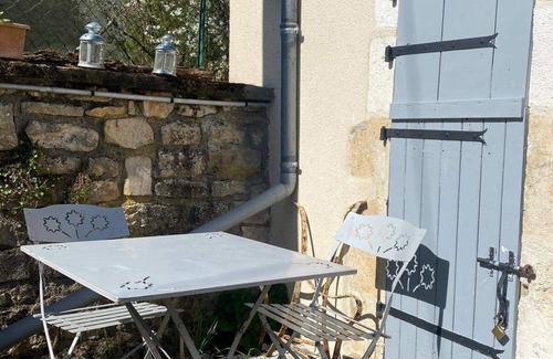 Pousseaux Cottage | L'Atelier de Pierre 1-Bed Cottage in Pousseaux