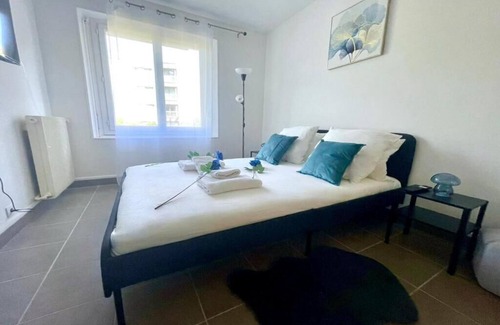 Clamart Apartment | L'Azur de Clamart