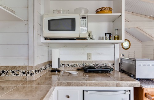 Alvadore Apartment | L & D North House - Apartment w/views of the Lake