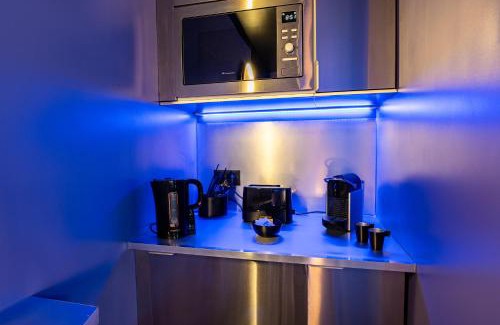 Centre-ville Apartment | L'Eclipsina - Logement Insolite dans un Univers Futuriste