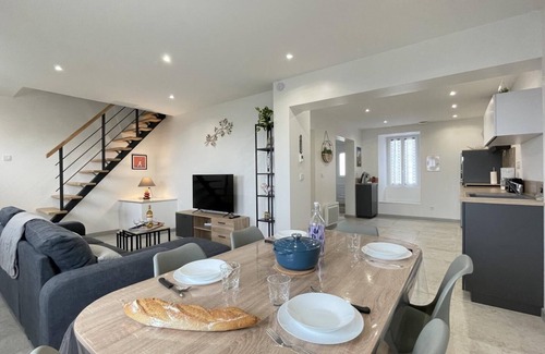 Moumour House | L'EMBARRY - MOUMOUR - Gîte