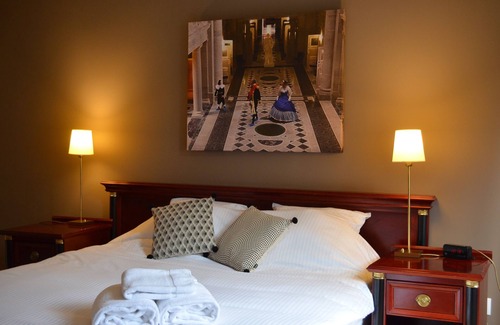 Plombieres-les-Bains Hotel | L'Empereur, sa Femme et le petit Prince