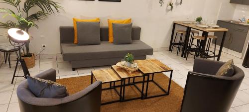 Moussy-le-Neuf Apartment | L'ESCALE : Duplex 4 pers. ASTERIX, AEROPORT ROISSY CDG, PARIS