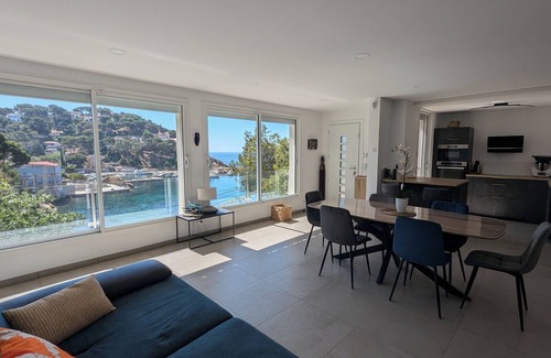 Ensues-la-Redonne Villa | L'Escapade beautiful 90m2 villa renovated in 2024, air-conditioned, waterfront.