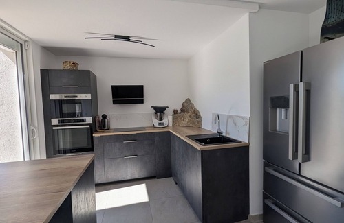 Ensues-la-Redonne Villa | L'Escapade beautiful 90m2 villa renovated in 2024, air-conditioned, waterfront.