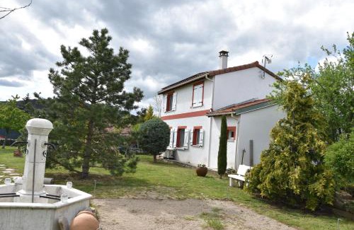 Vieille-Brioude House | L'estanco