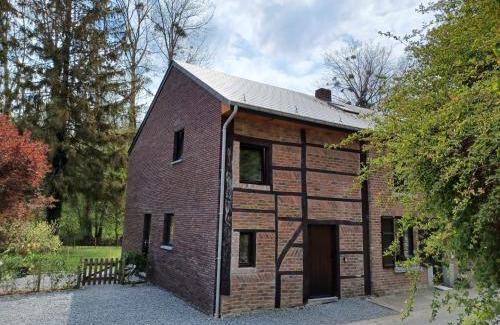 Beauraing House | L'Etable de Joseph- calme et rivière