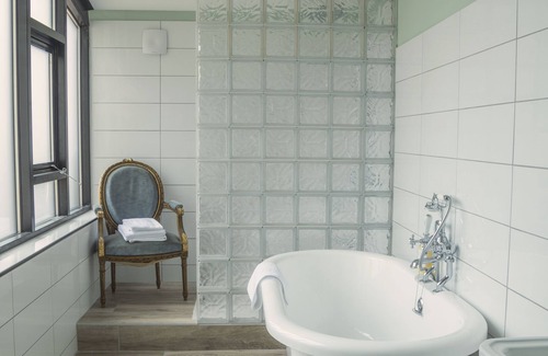 Anduze Hotel | L'hôtel du Garage des Cevennes