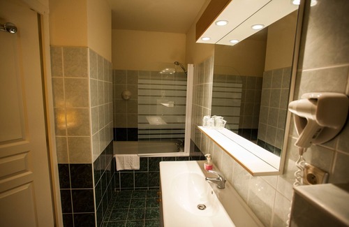 Lascelle Hotel | L'Hôtel Lac des Graves