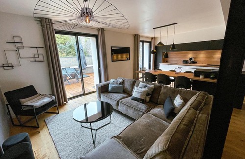 Ville Haute Apartment | "L'imprévue", standing et jardin au pied de Notre-Dame