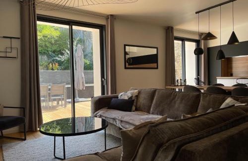 Ville Haute Apartment | "L'imprévue", standing et jardin au pied de Notre-Dame