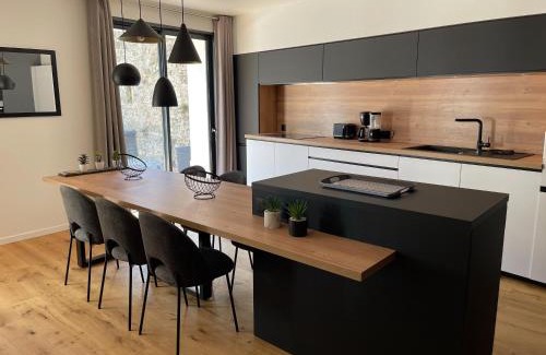 Ville Haute Apartment | "L'imprévue", standing et jardin au pied de Notre-Dame