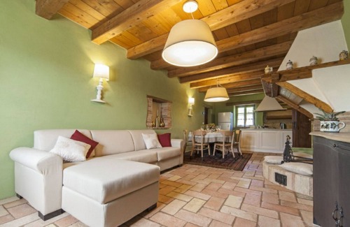 Bettolelle Apartment | L'Olivo, app in a typical villa with swimming pool 7 km from the sea, Senigallia, Marche