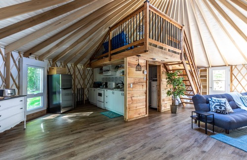 Notre-Dame-du-Laus Ski Chalet | L'Orignal Luxury Yurt