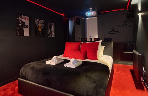 Nevers Apartment | L'Oscar, Expérience Cinema Room avec Netflix, Canal Plus, Prime Vidéo chez les M by PRIMO C0NCIERGERIE