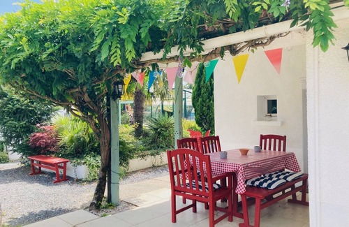 La Chapelle-Saint-Etienne House | La Blatière Farmhouse-pool, sauna&gym-games room.Rural setting close to it all.