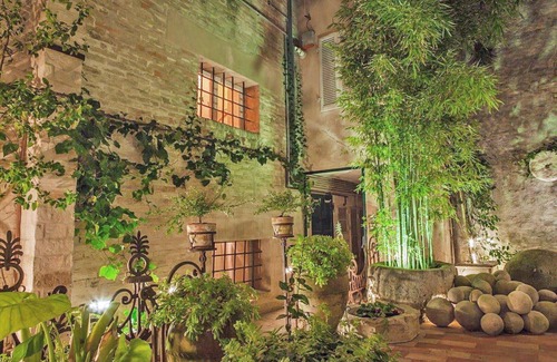 Fermo House | La Bottega di Giacomino, 2 bedrooms, central apartment for art lovers with airco