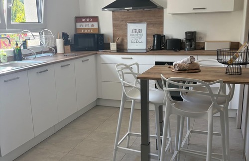 Amneville House | La Bulle Dorée Private Jacuzzi Amneville Cité des loisirs 8 p